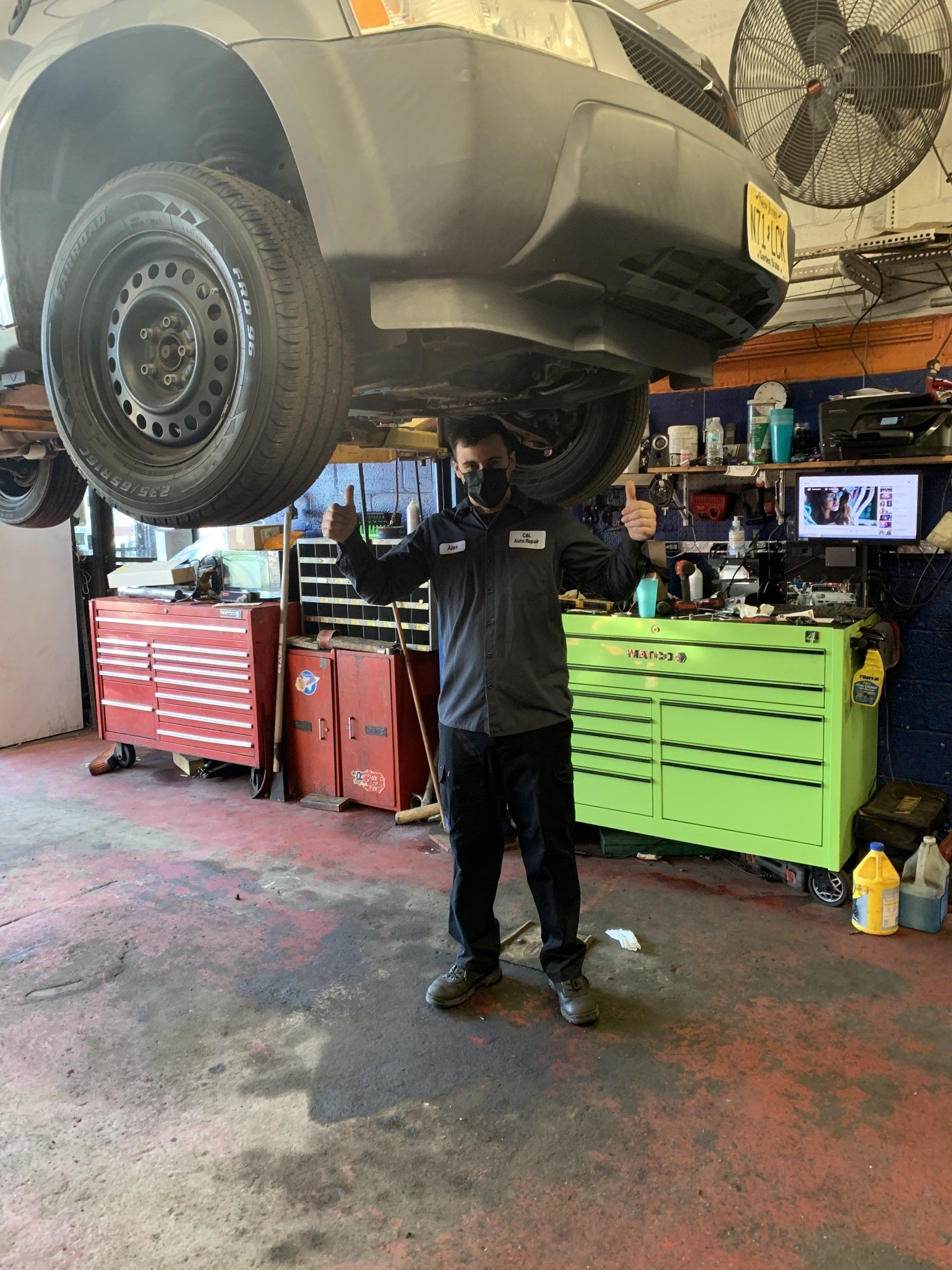 thumbs up for good mechanic service