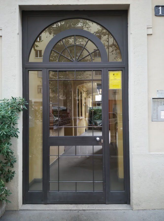 posa di portoni di sicurezza condominiali Milano