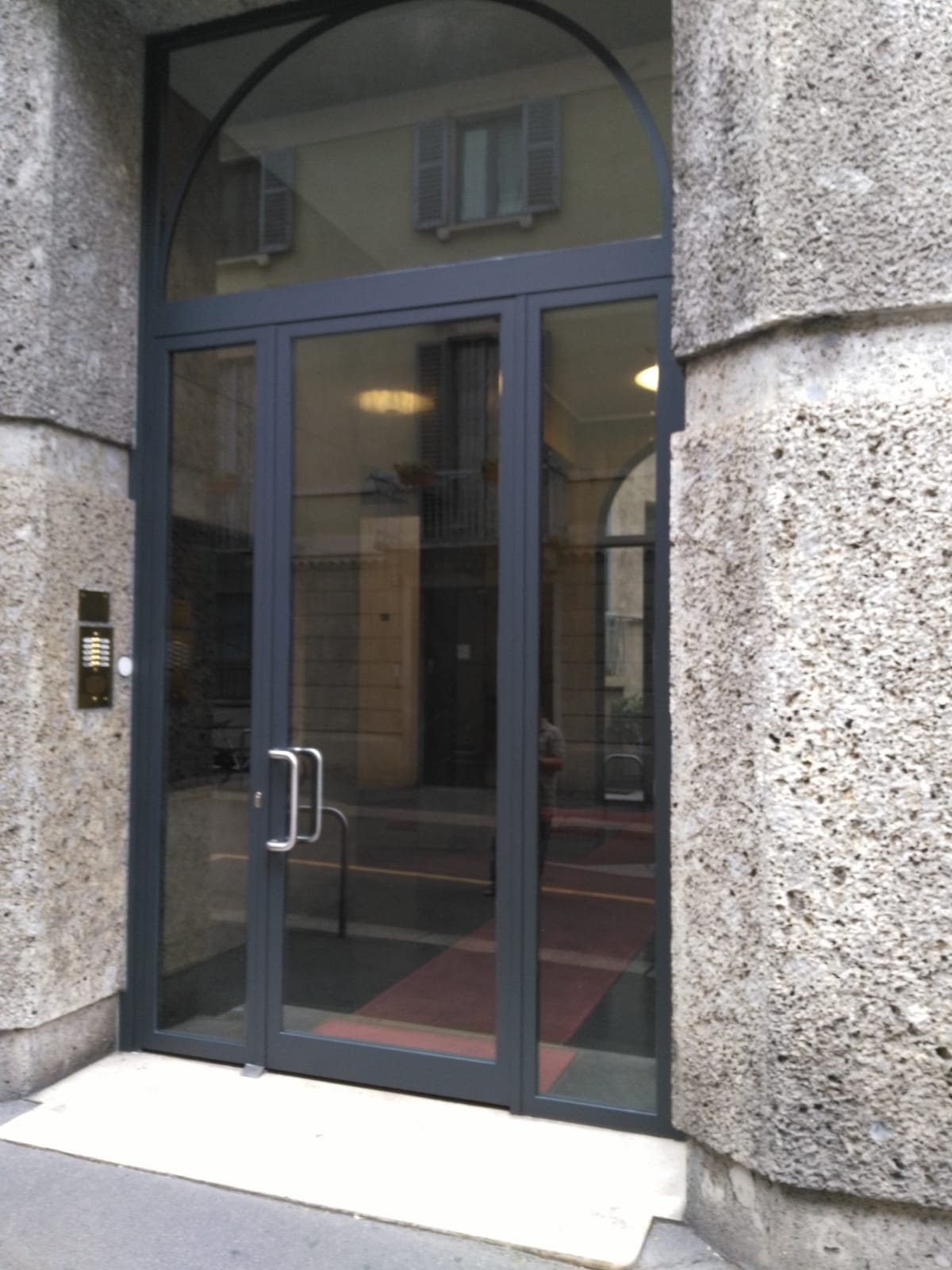installazione portoni di sicurezza condominiali Milano