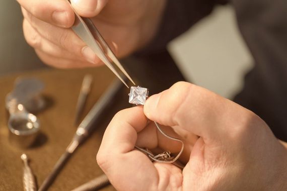 mani con brillante
