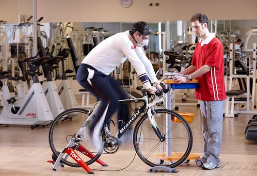 esercizio riabilitativo su bicicletta