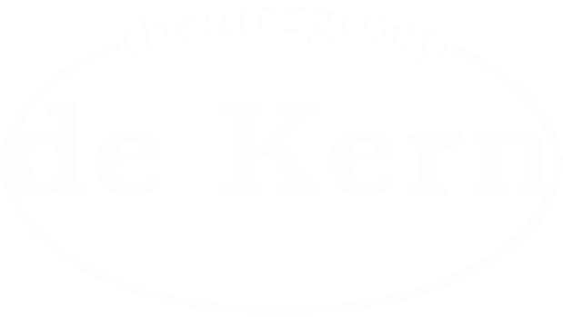 Logo voor theatergroep De Kern, witte omtrek van een badge met het woord 