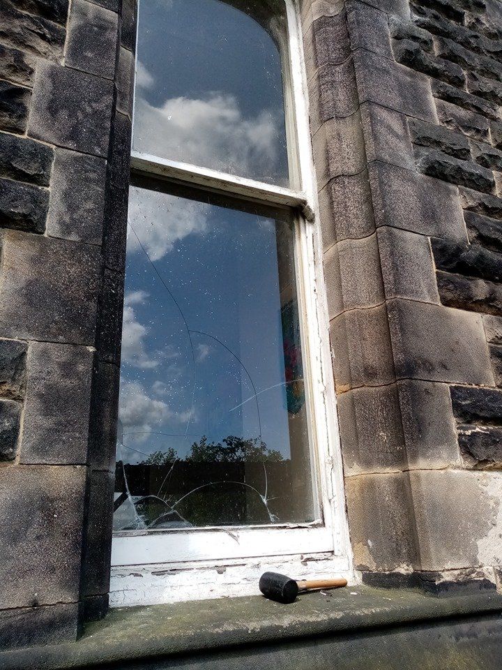 Glass replacement service