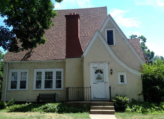 House with Chimney – West Springfield, MA – Rolandini Brothers Masonry