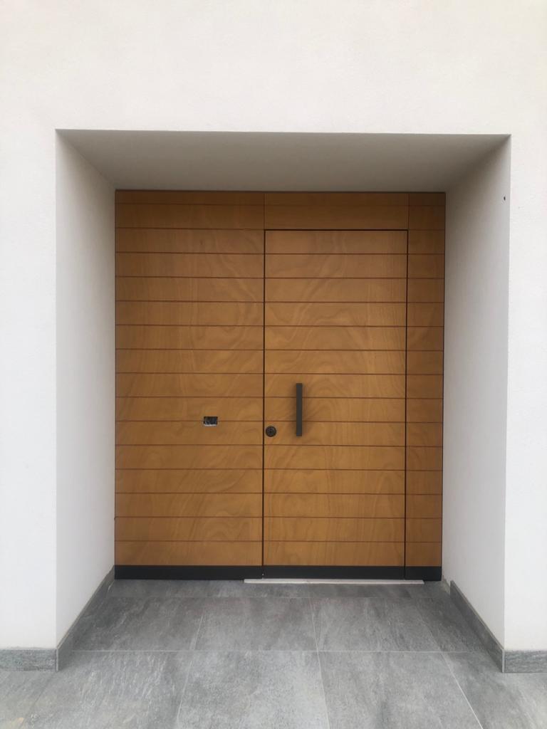 porta d'ingresso in legno