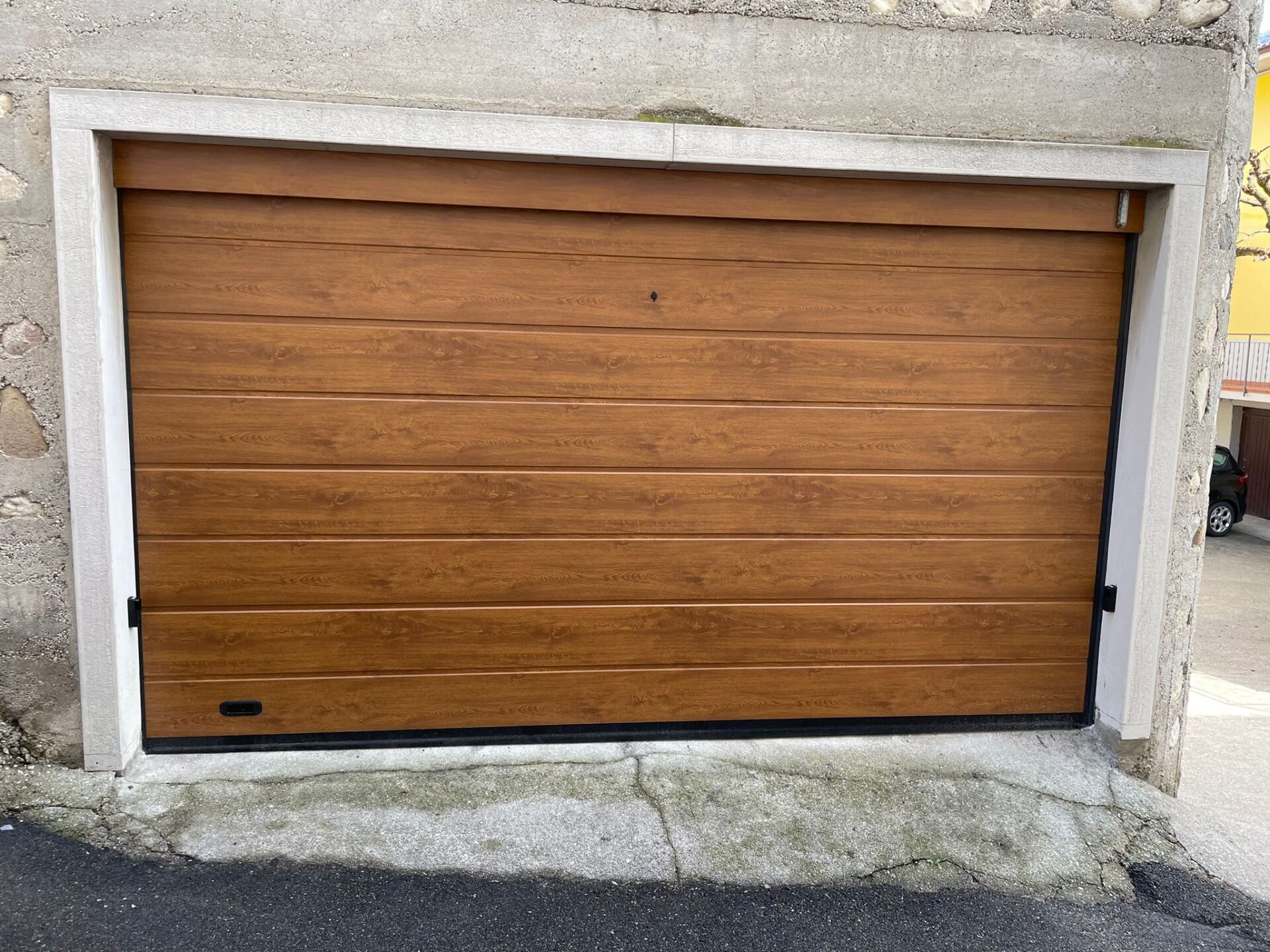 portone sezionale in legno