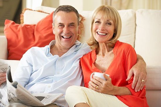 coppia di pensionati sorridenti - PROFESSIONE MUTUO a Roma