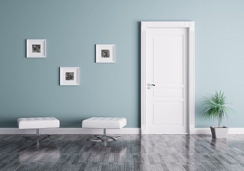Porta in legno dopo la verniciatura