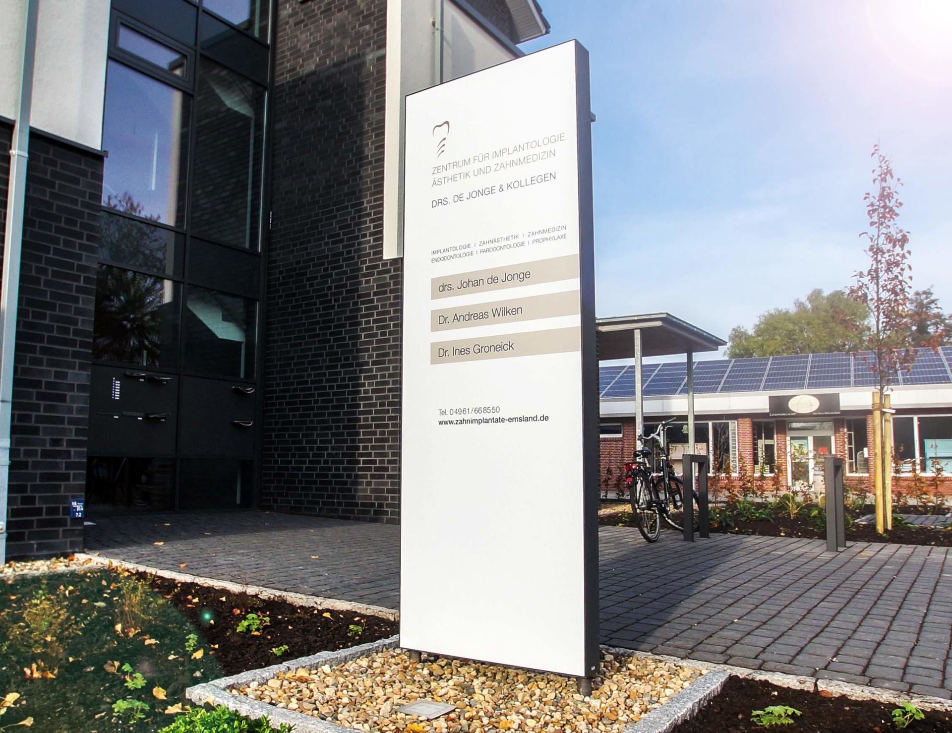 Werbepylone im Symtra-Design | werbestelen