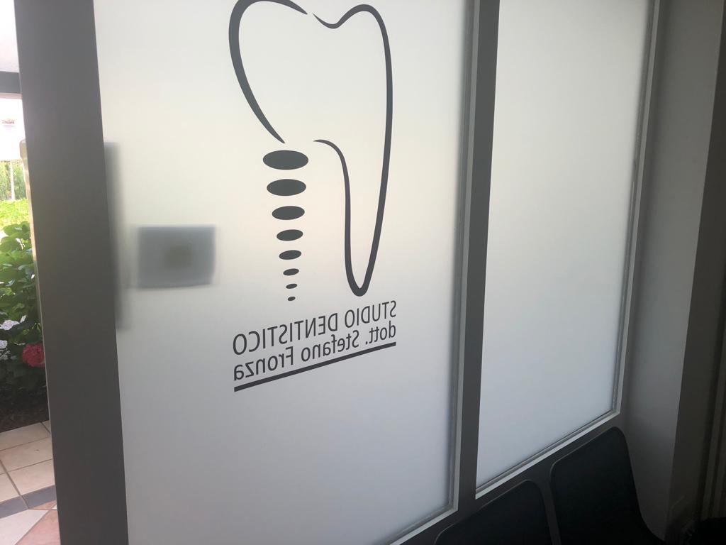 Porta in vetro dentista
