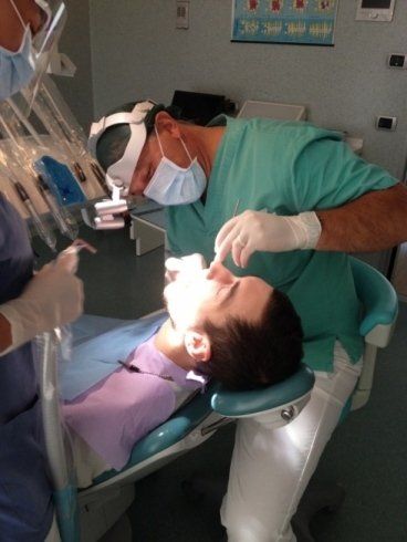 Intervento chirurgico dentista