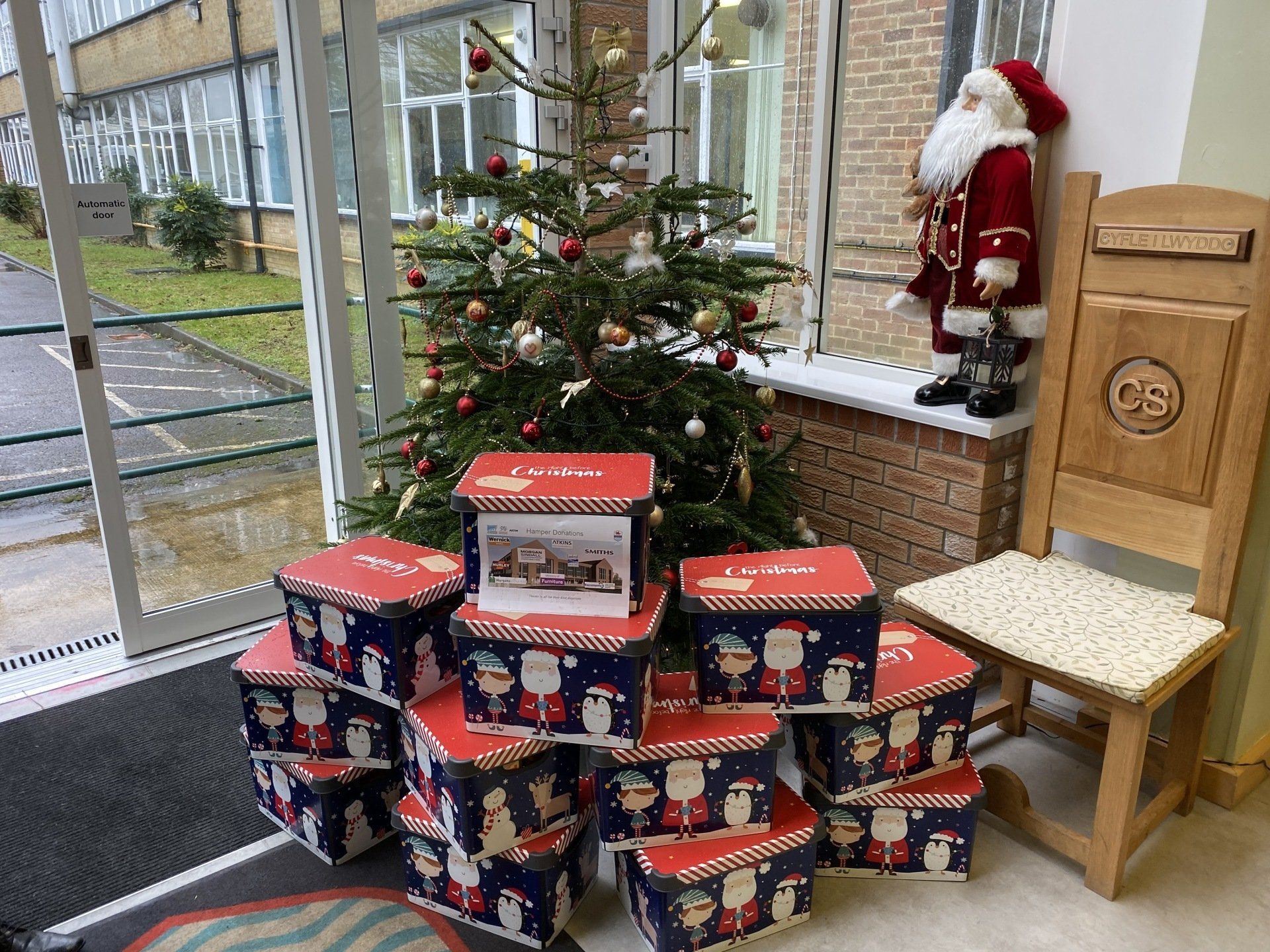 CS Flooring help with Christmas hampers