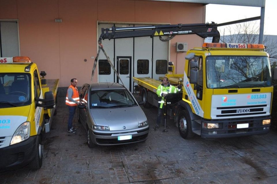 Sollevamento auto incidentata