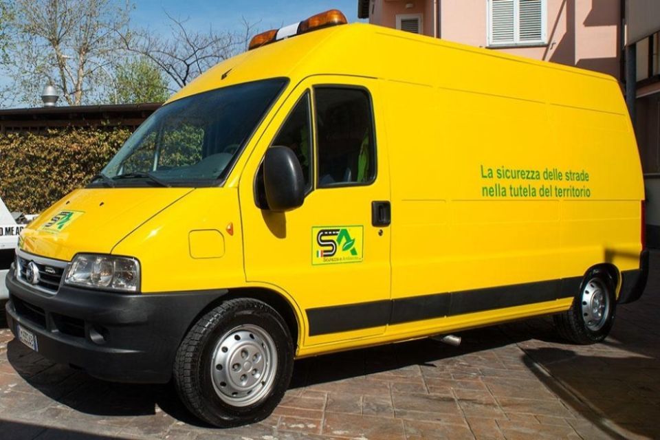 Furgone giallo per pronto intervento stradale