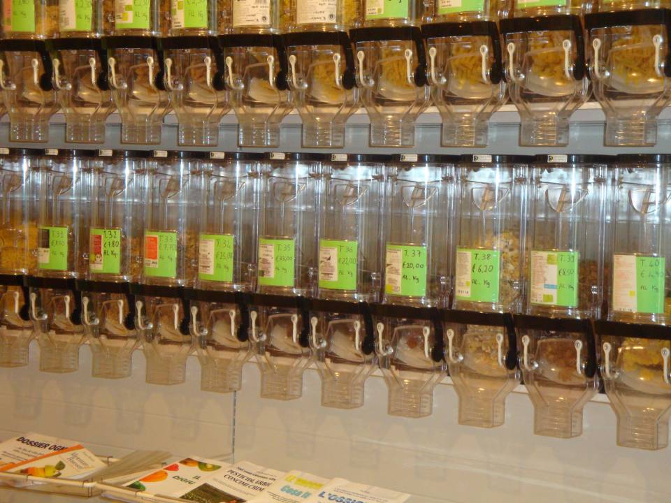scaffali per vendita di prodotti self service