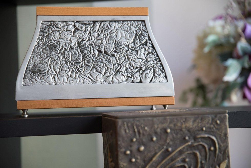 urne decorate per camera mortuaria a Crema