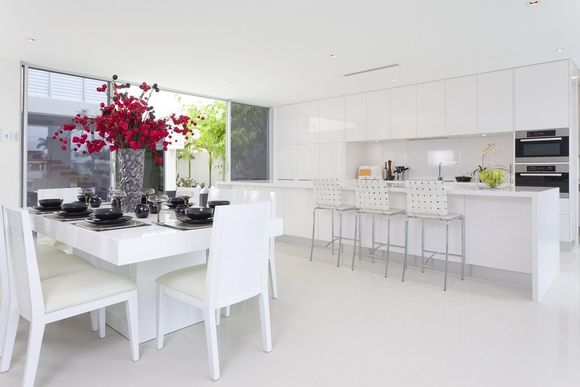 Cucina bianca in stile moderno