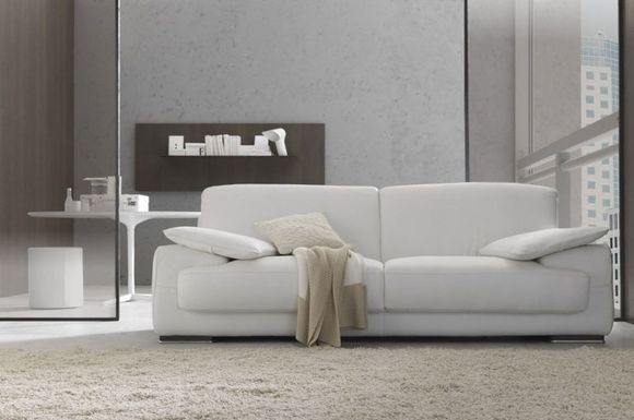 Divano colore bianco