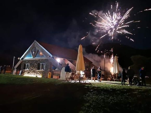 ristorante con giardino esterno