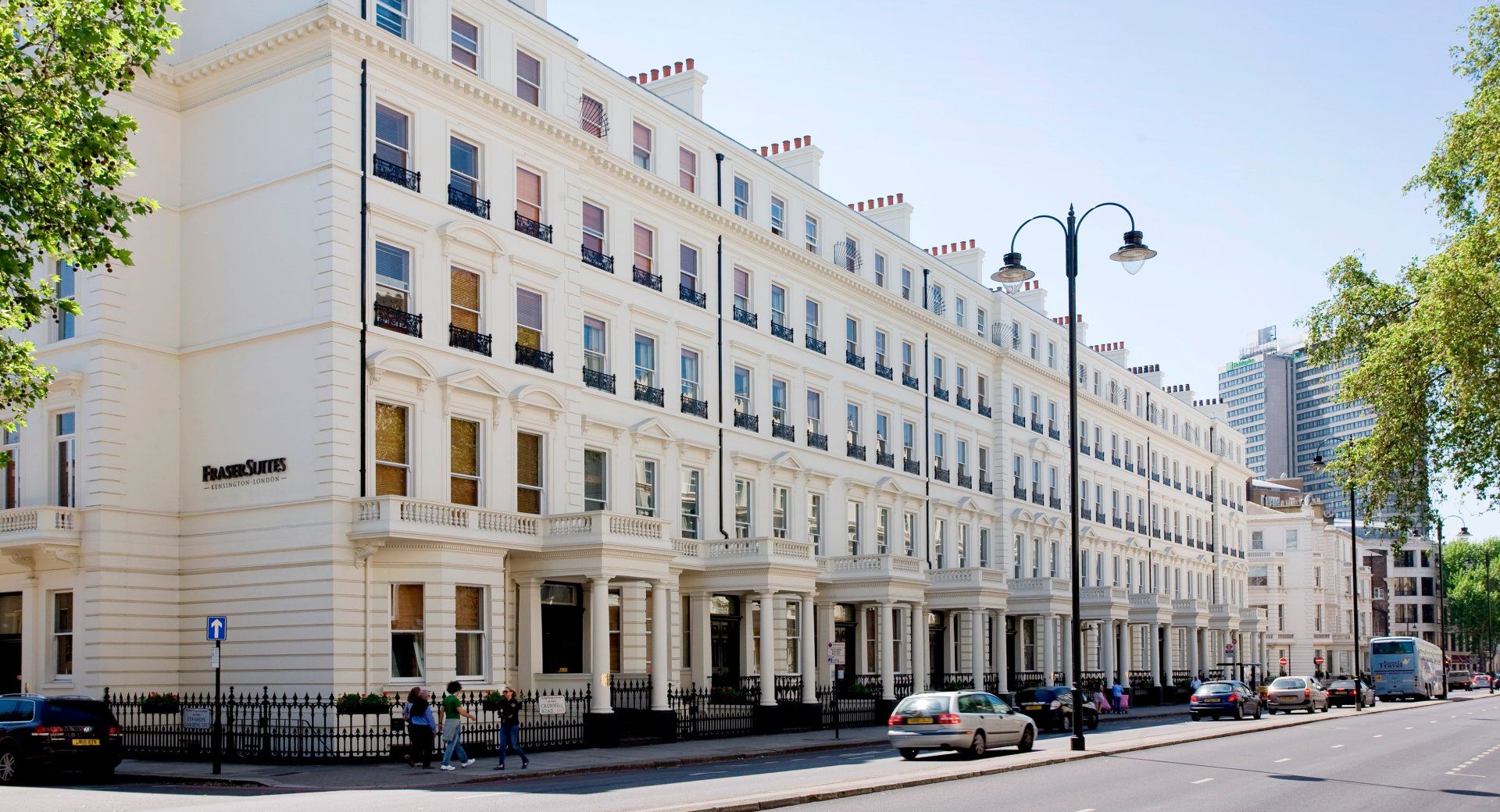 Aparthotel/100 serviced apartments and townhouses in Kensington, London
