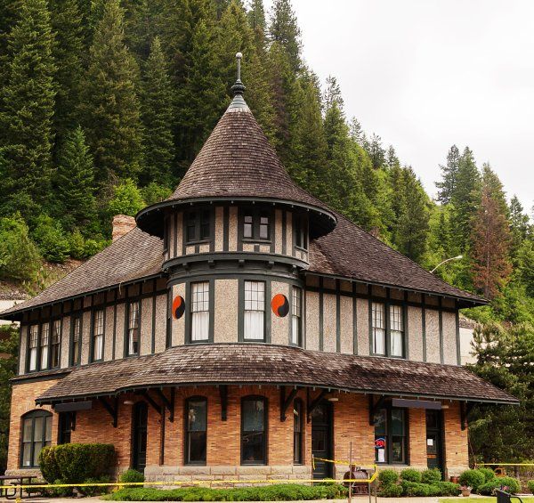 Wallace Idaho center of the universe Zapple rental property management