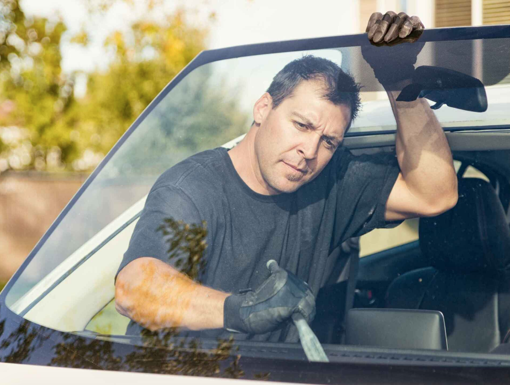 Man replacing windshield