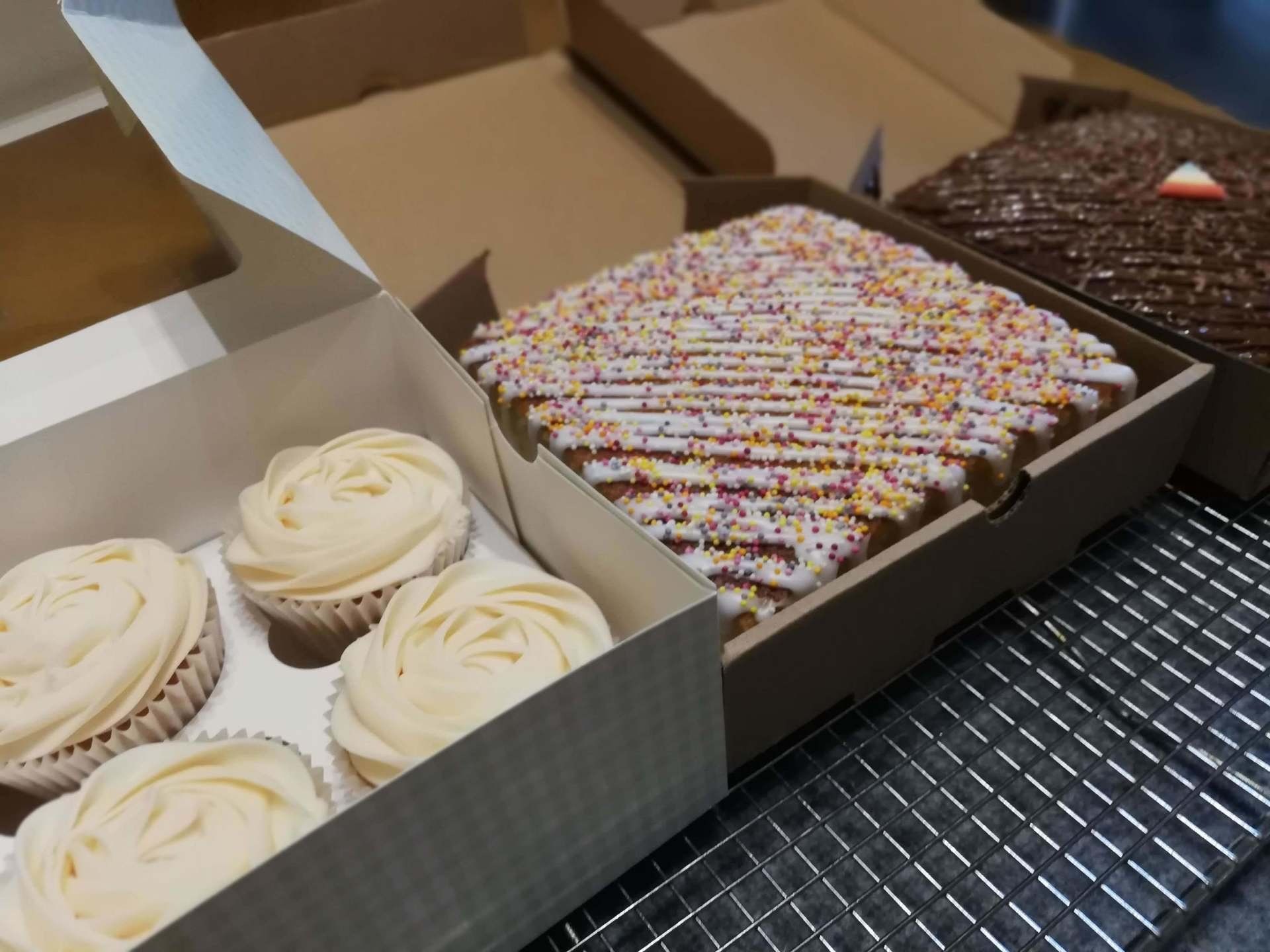 Vanilla Cupcakes and Iced Sponge Tray Bake