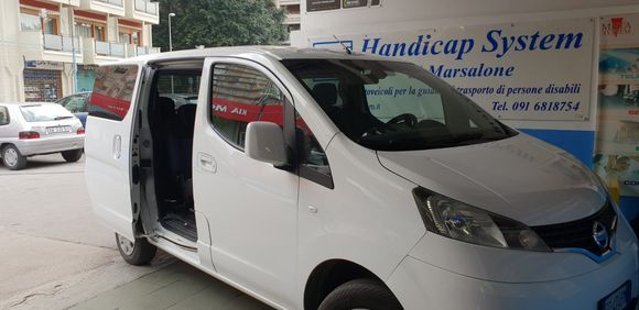 auto con conducente per il trasporto disabili