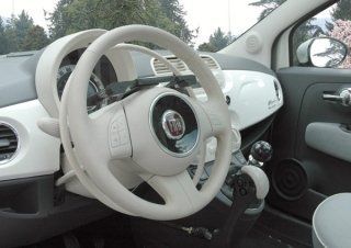 auto con volante adattato per disabili