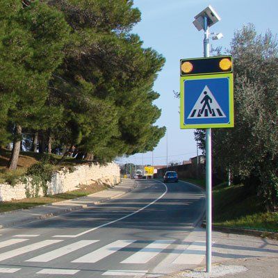 segnale per attraversamento pedonale