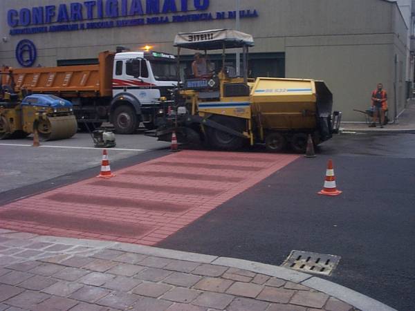 strisce pedonali in fase di cantiere