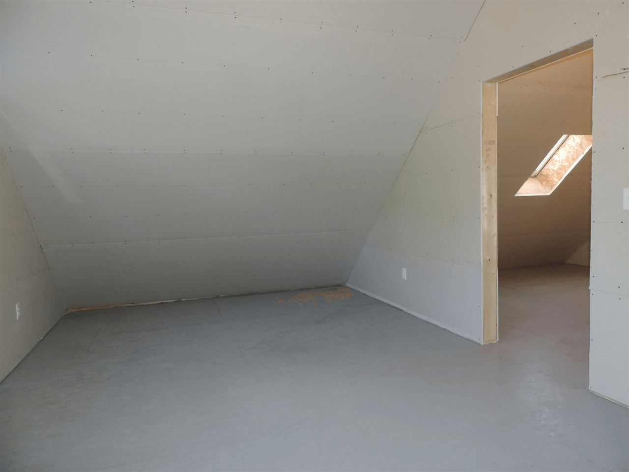 An empty room with a skylight in the ceiling