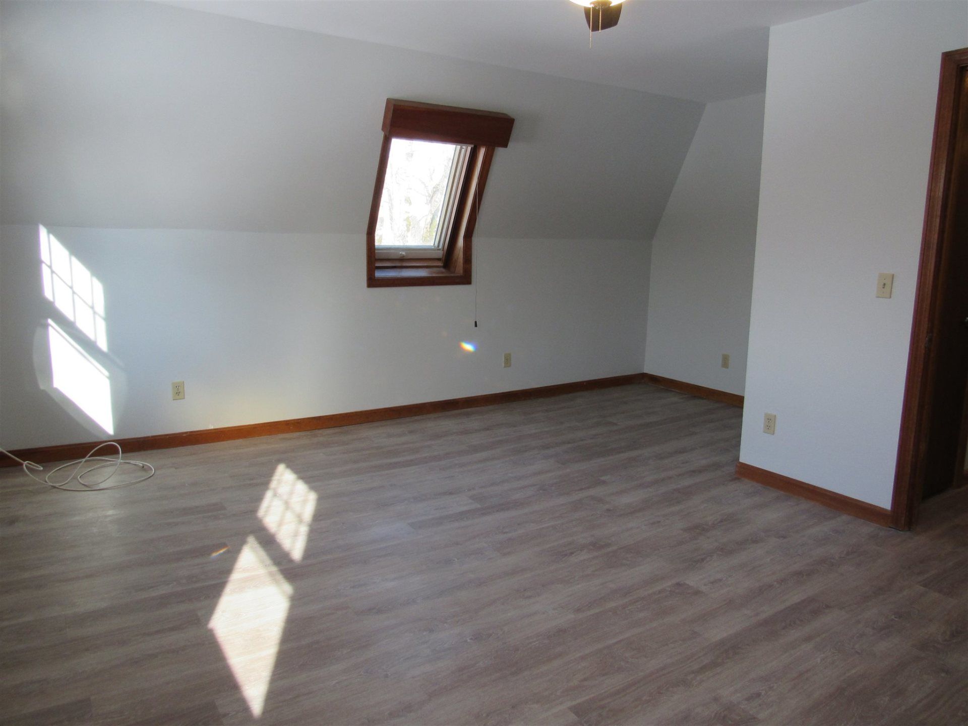 An empty room with a skylight on the ceiling