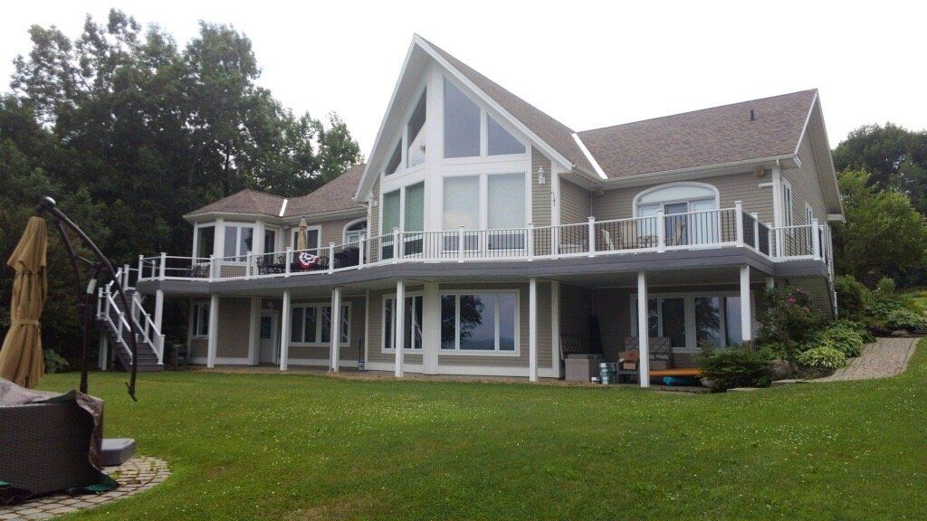 Deck contractor in Newport, Vermont