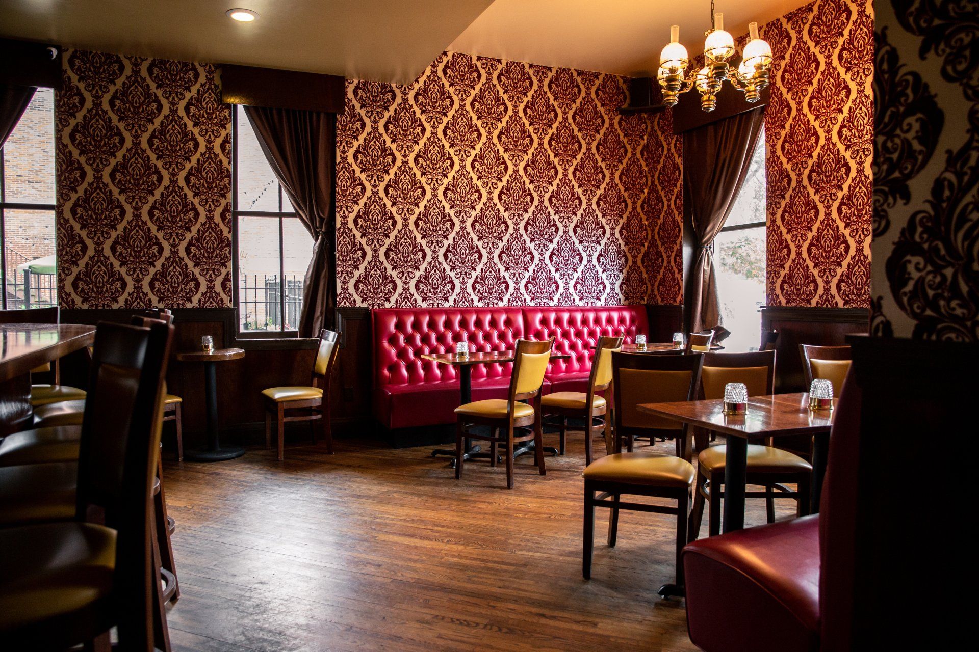 interior shot of the bullock room at planter's house st. louis