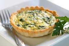 Quiche aux épinards réalisé par Biorganic - traiteur 100% bio et écoresponsable 