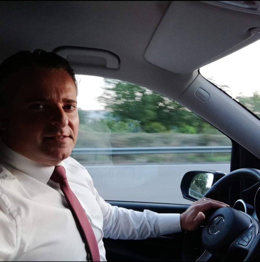 Auto private con autista per transfer da Potenza a Napoli e Bari