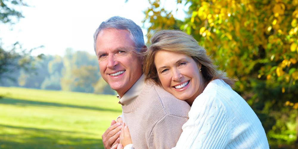 happy couple sitting in a park