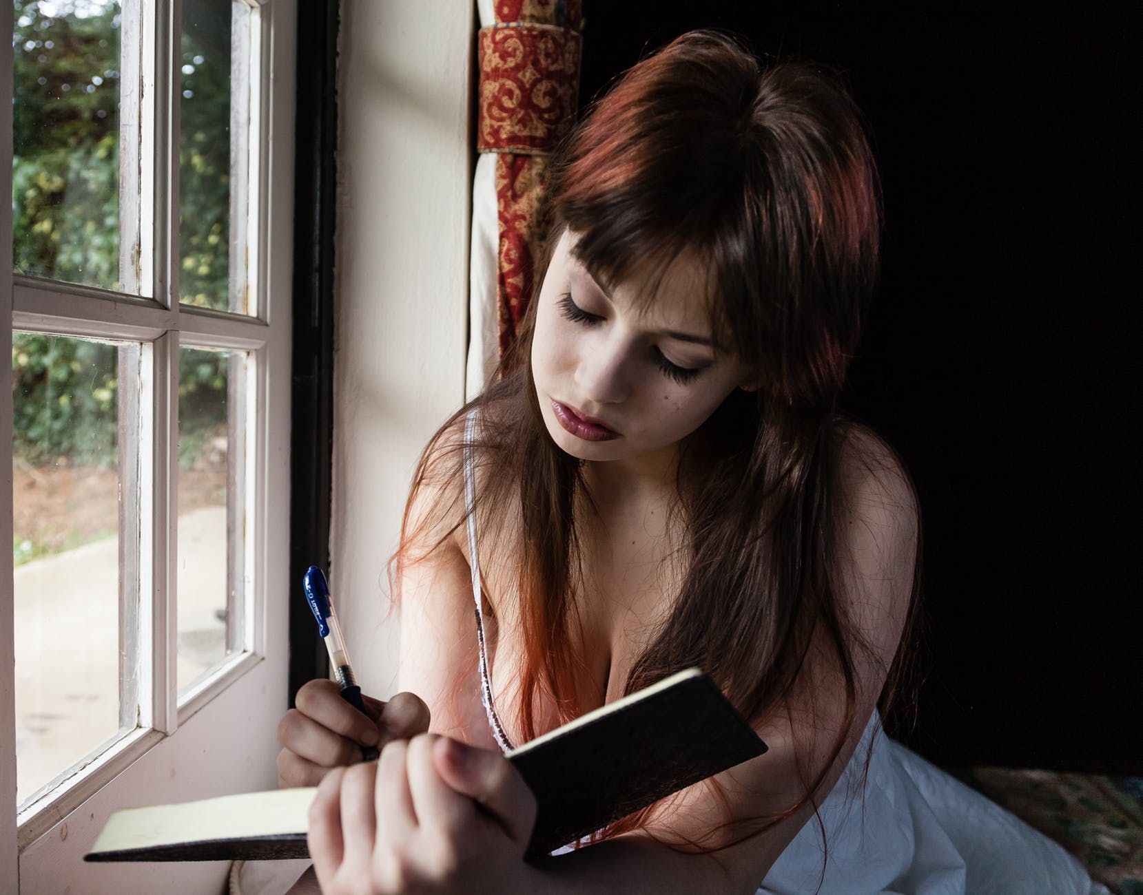 ARE YOU A PASSIONATE, TALENTED WRITER OR EXPERT WHO WANTS TO SHARE YOUR STORY