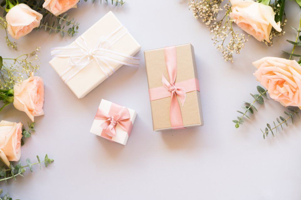 Confezioni regalo nei toni neutri