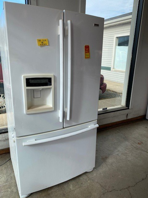 Couple Choosing Washing Machine — Kalamazoo, MI — Ted's Appliance