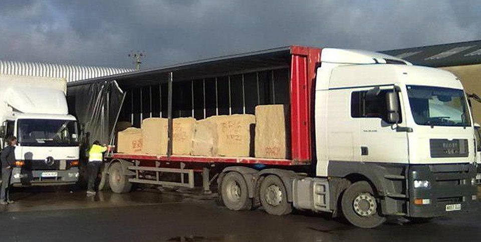 LORRY MOUNTED CRANE DELIVERIES