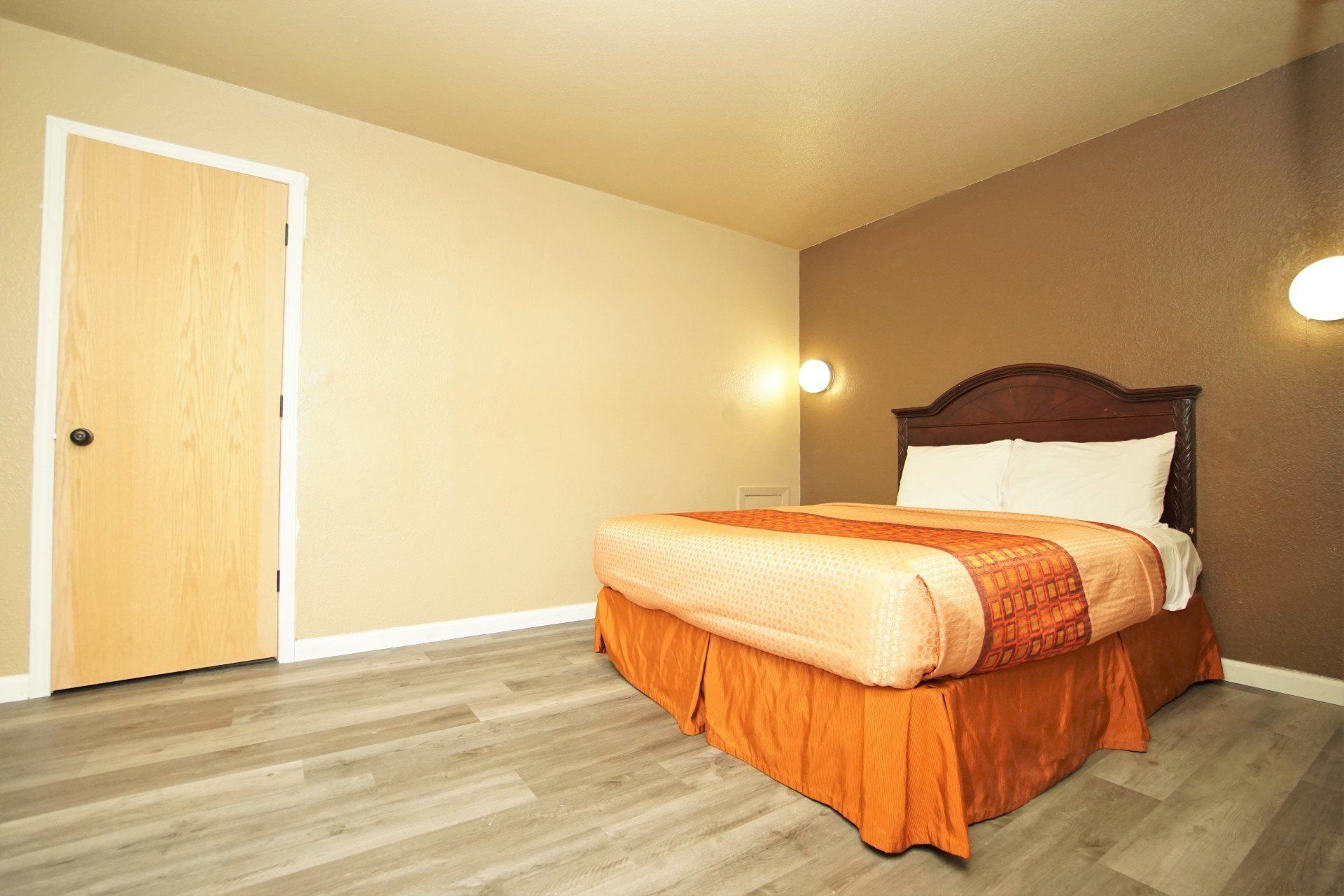 1 Queen Bed Side View