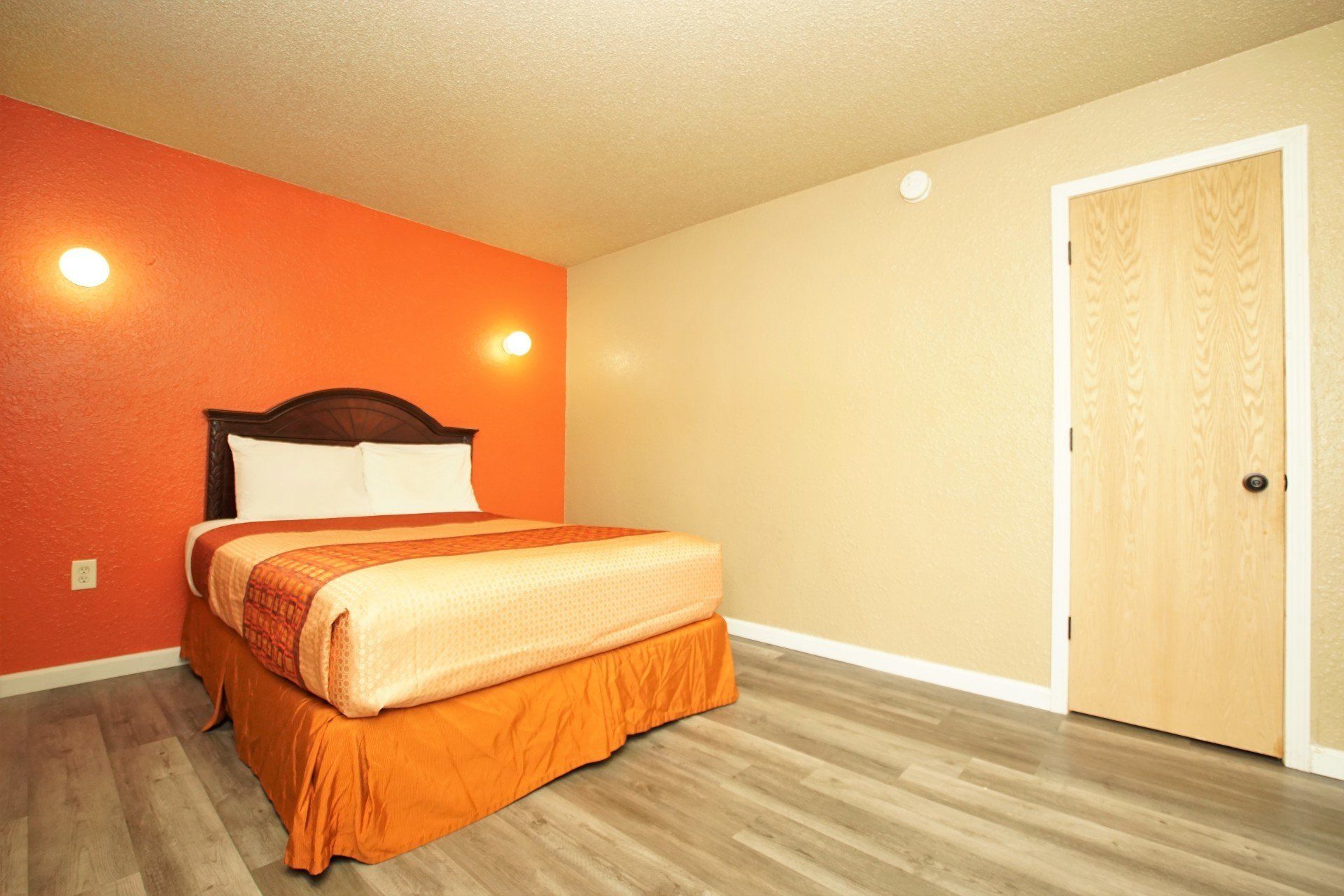 1 Queen Bed Side View