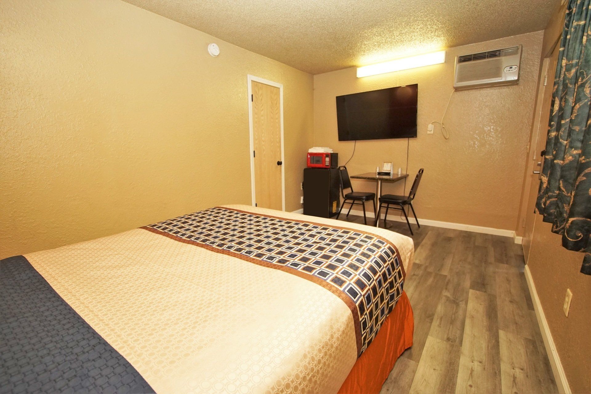 1 Queen Bed TV Side View