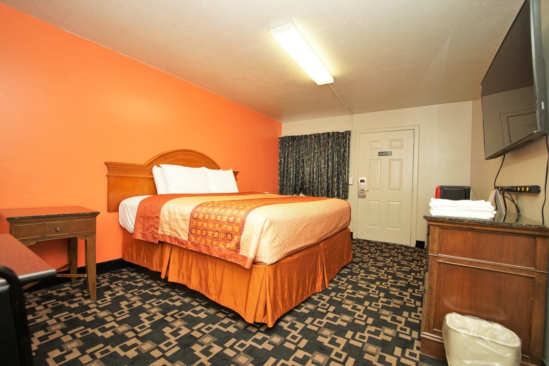 1 King Bed Side View