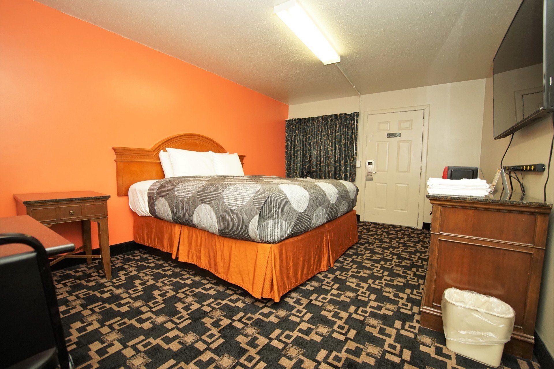 1 King Bed Side View