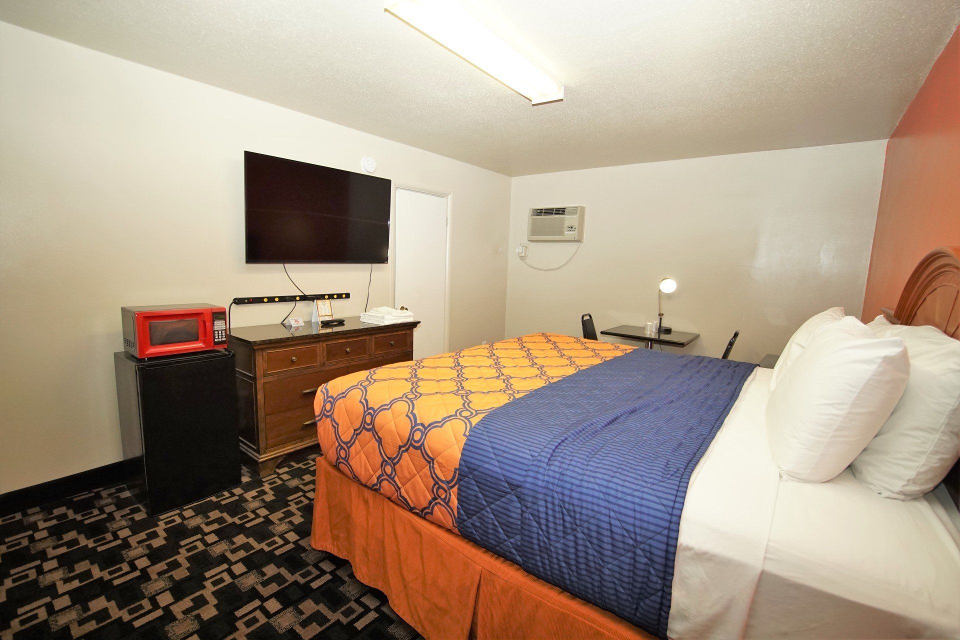 1 King Bed TV Side View
