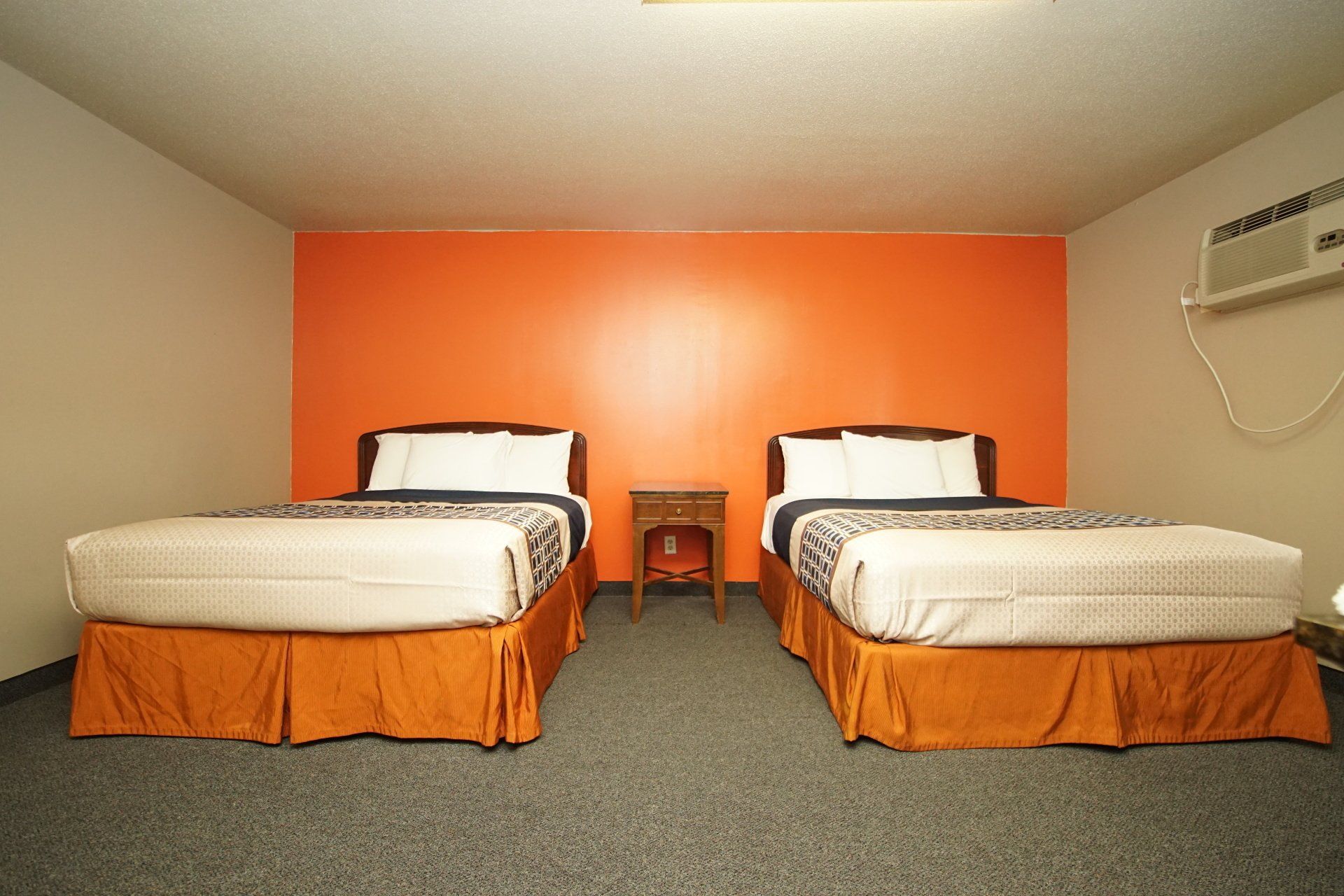 2 Queen Room Middle View