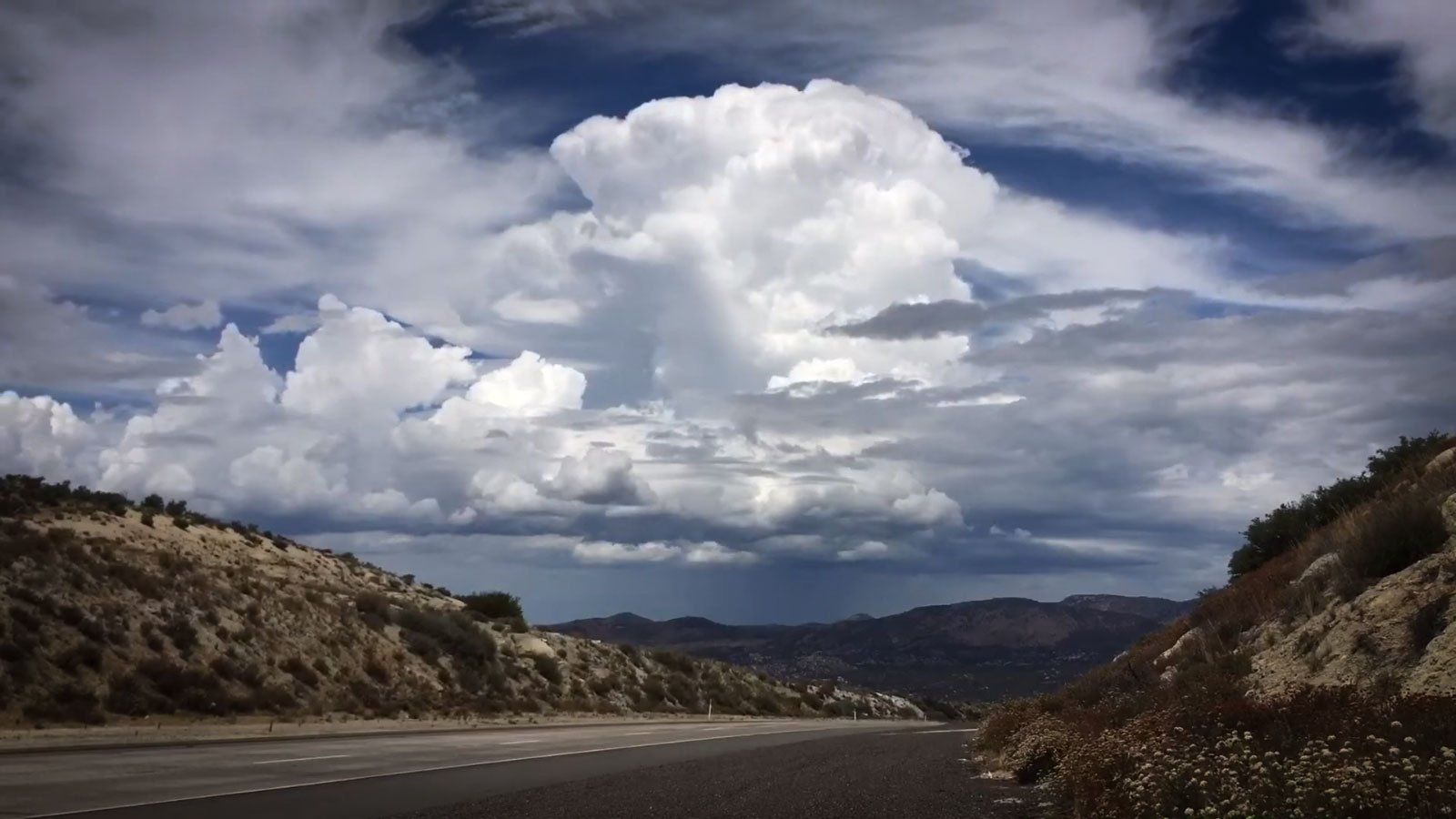 Southern California monsoon thunderstorm in San Diego County explodes